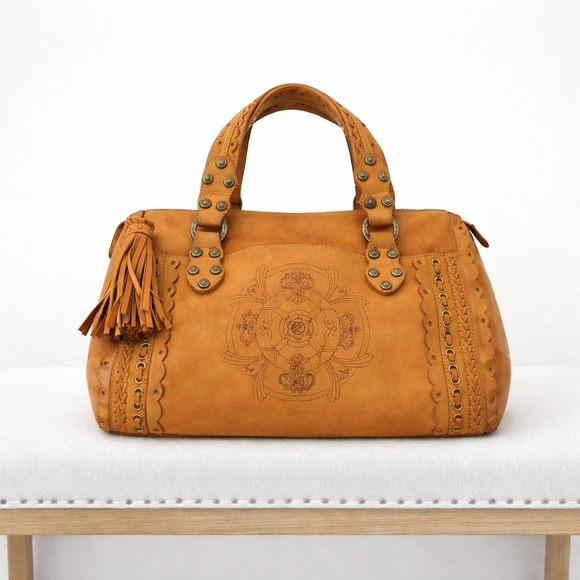 Kate Landry Handbags - KATE LANDRY Stunning Leather Shoulder Bag.